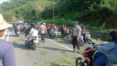 Respons Cepat Polsek Lembar Jaga Kamtibmas di Kegiatan Warga