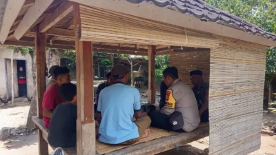 Bhabinkamtibmas Sekotong Gencar Edukasi Manfaatkan Pekarangan untuk Ketahanan Pangan