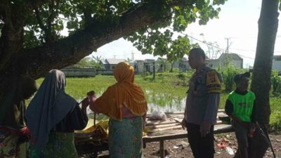 Bhabinkamtibmas Lombok Barat Ajarkan Warga Ubah Pekarangan Jadi Aset Pangan Produktif